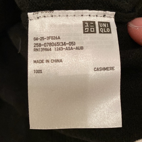 Uniqlo cashmere sweater size S - Picture 3 of 5